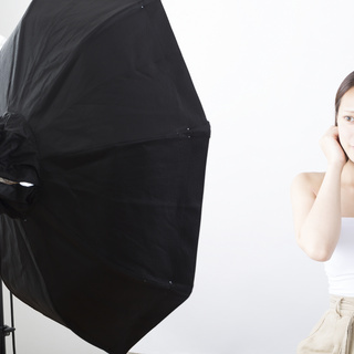 10～20代女性活躍中/カメラ撮影カジュアルモデル/短期&日払い/手渡しOKの画像
