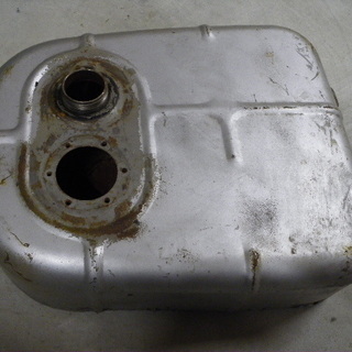 ラビットS301Aガソリンタンク（要修理）