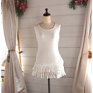 ビーズ刺繍の付いた　裾フリルの揺れるチュニック