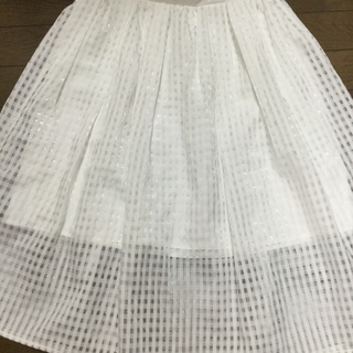 白チェックのシフォンスカート