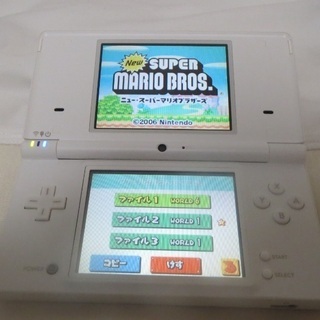 【中古】DSi(白) + ソフト + 充電器の画像