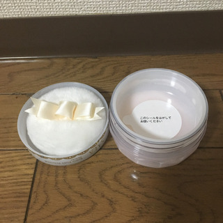 新品未使用サラ  ボディーパウダーの画像