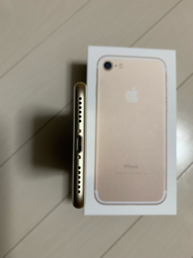 シムフリー【美品】iPhone7（32GB） ※郵便発送可※