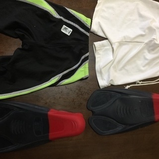 水着！競泳水着とフィンのセットです‼️の画像