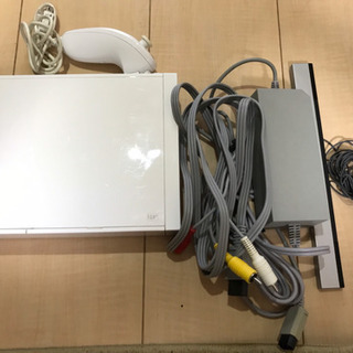 Wii本体(コントローラなし)、WiiFit