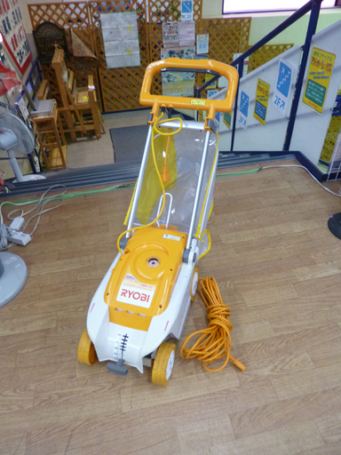 RYOBI 芝刈機 LMR-2300 8枚刃 家庭用 折り畳み ロータリー式 回転スコープ付き 延長コード付き 草刈リ ガーデニング用品 折りたたみ 折畳み リョービ☆ PayPay(ペイペイ)決済可能 ☆ 札幌市 清田区 平岡