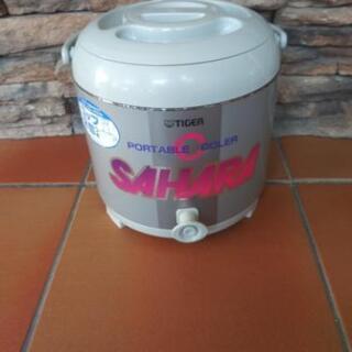 持ち運び便利　タイガーの巨大水筒