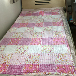 セミダブルベッドどうぞ