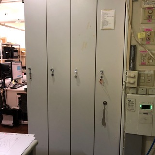 ロッカー　4列