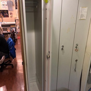 ロッカー　4列の画像