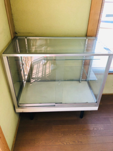 ガラスショーケース