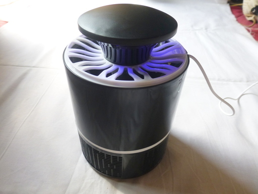 吸引式蚊取り器（薬品使わないので安心）