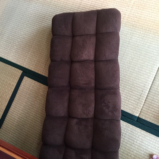 こたつと折りたたみ式の座椅子のセット 無料の画像