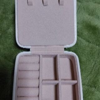 【値下げ！】携帯ジュエリーボックス　の画像