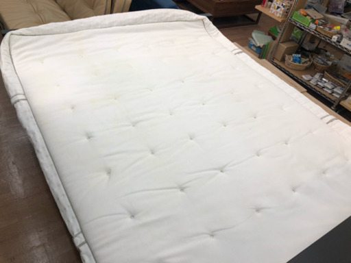 【IKEA】クィーンベッドフレーム➕マットレス無料で選択可能（マットレスカバー使用感あり）