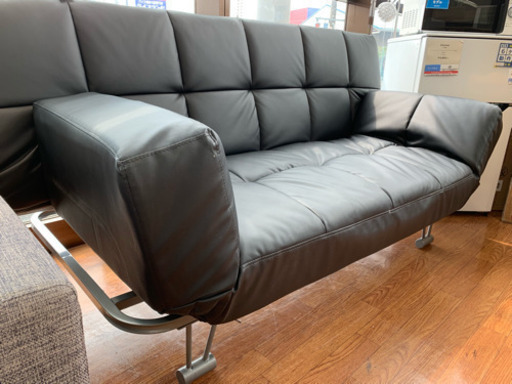 一人で座るとのびのびできちゃったりしちゃいます!勿論二人で座るのがオススメです!