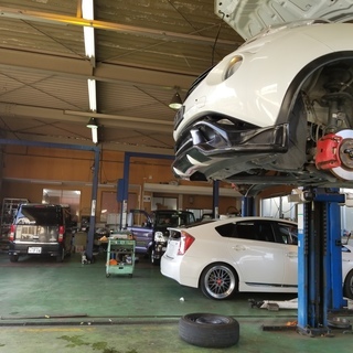 整備士兼自動車販売スタッフ／正社員／ボーナス年２回／昇給有／各種...