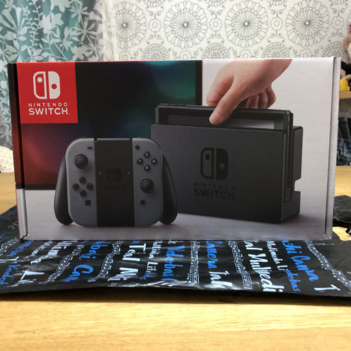 任天堂Switch新品未開封(撮影用に上のフタのみ開けました) 任天堂Switch新品未開封(撮影用に上のフタのみ開けました)