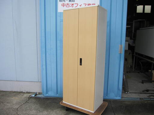両開き書庫　木目扉　W700ｍｍ　2018年製　オフィスロッカー　事務機器　書棚