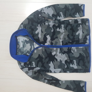 ＵＮＩＱＬＯ　ＫＩＤＳ　子供パーカー　１５０ｃｍ