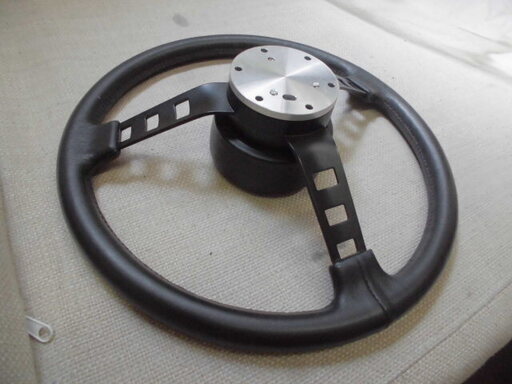 値下げしました　どんな車種にも取り付けできる　ダットサンコンペハンドルとアダプターセット　美品