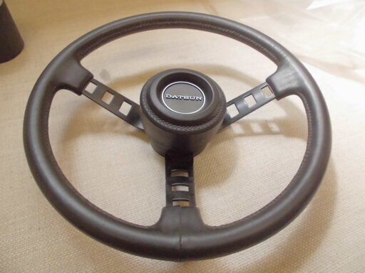 値下げしました　どんな車種にも取り付けできる　ダットサンコンペハンドルとアダプターセット　美品
