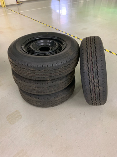 ハイエースタイヤホイール4本セット 195/80R15 107L/105L 