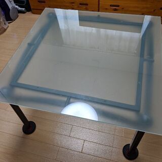 ガラステーブル