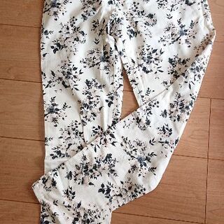 レディースブランドの柄パンツ 三本セット Ｍサイズの画像