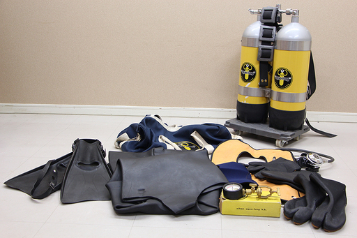 Aqua-lung スキューバーダイビング セット クウキ ガスボンベ レギュレーター ヒレ スーツ 水深計ユニット Ｌサイズ (8UP800YGGw)