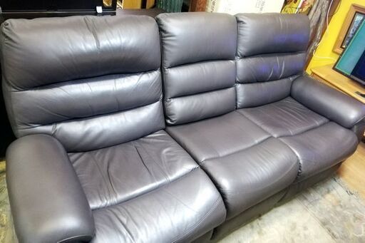 今だけチャンス！通常特価59,980円より15,000円引きの44,980円!　 ニトリ 3人用電動本革テーブル付きリクライニングソファ ビリーバー3 DBR 本革 3人掛け ダークブラウン