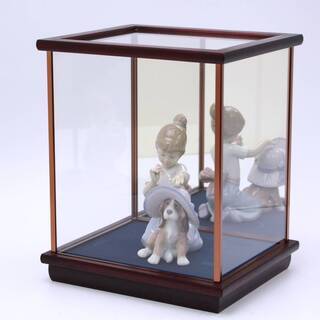 532)【美品・ガラスケース付】リヤドロ 人形 少女置物『おめかししよう