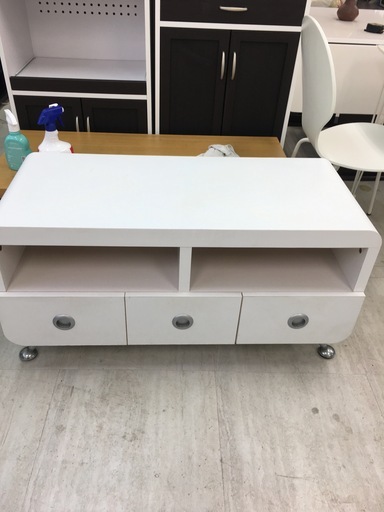 白色のかわいいテレビボード