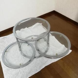 ガラス　三段丸テーブルの画像
