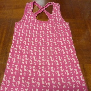 かわいい猫柄のタンクトップ