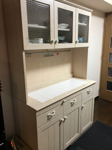 カントリー調 食器棚  ホワイトウッド ８月３１日までの価格