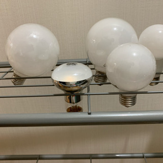 電球5つの画像