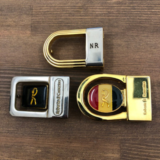 ロベルタ  ニナリッチ  ベルトのバックル  ３個