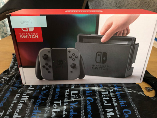 任天堂Switch新品未開封(撮影用に上のフタのみ開けました)