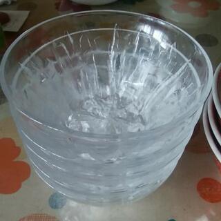 ラーメンどんぶり＋ガラスのどんぶりの画像