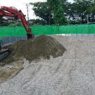 再生砂を運搬してお届けします。