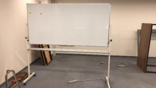 美品です。ホワイトボード　キャスター付き