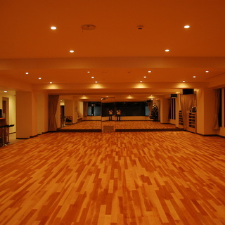 市川ダンス教室　　生徒募集中　社交ダンス教室です　競技選手の練習場にご利用頂けます　１５０平米で快適なフロアーの画像