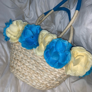 新品未使用★お花 カゴ風バックお譲り致します(*´ω`*)