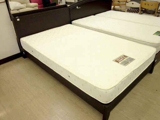 ニトリのUSB、コンセント付きセミダブルベッドです