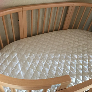 ストッケ ベビーベッドの画像