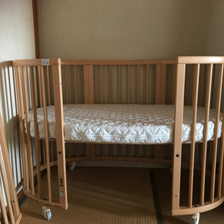 ストッケ ベビーベッドの画像
