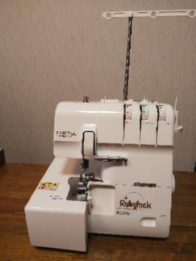 三本糸ロックミシン