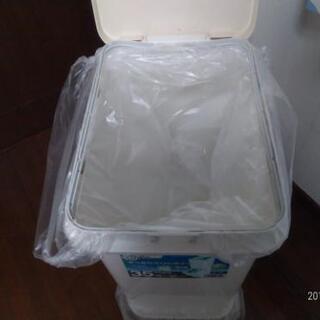 分別ゴミ箱の画像