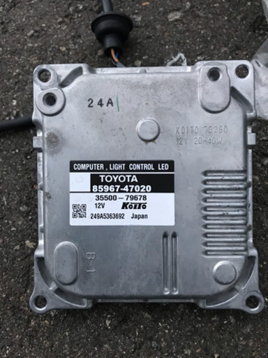 トヨタ SAI LEDヘッドライト